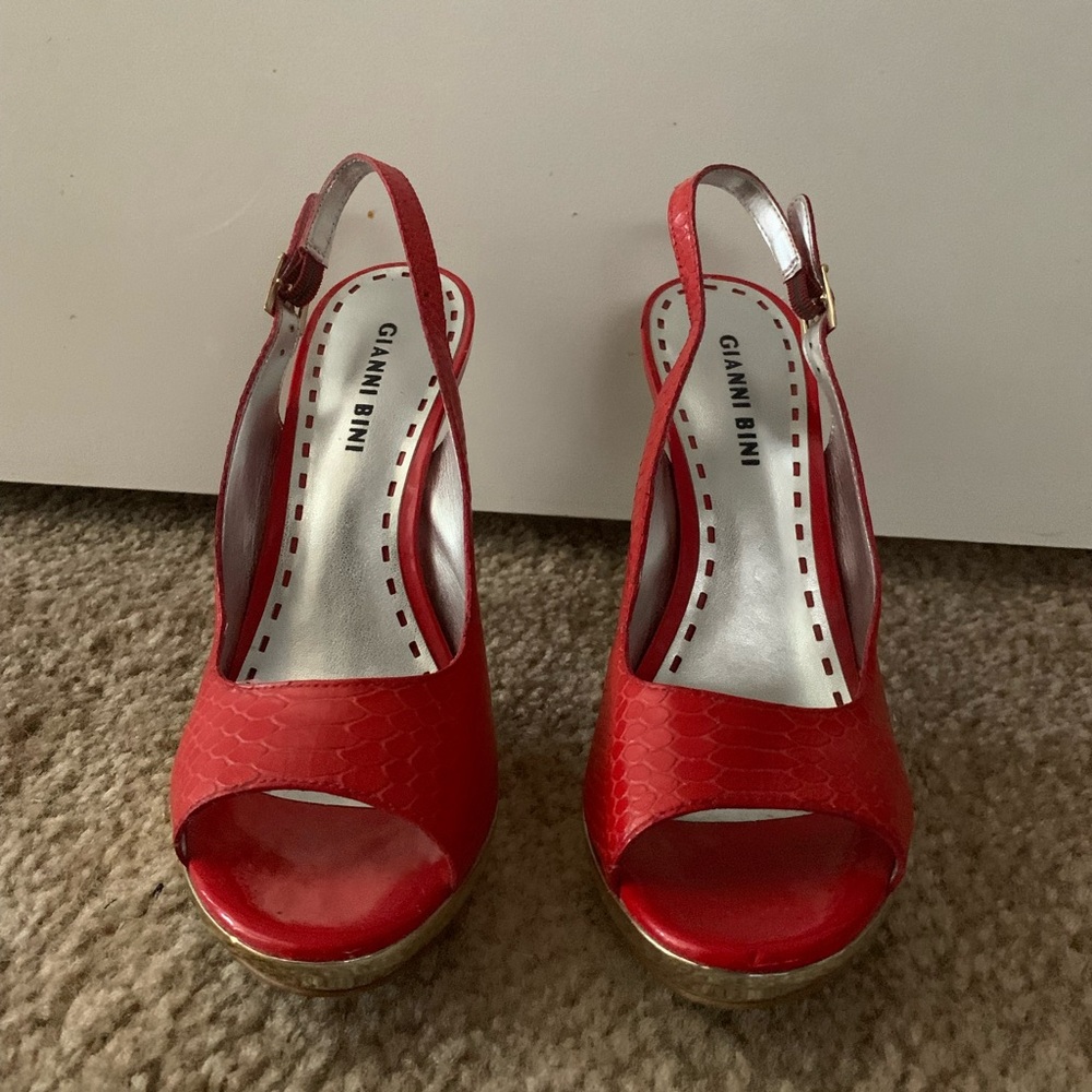 Gianni Bini Vibrant Red & Gold Slingback Heels